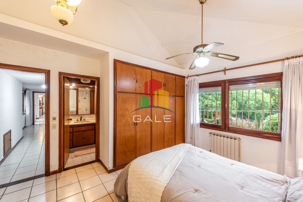 Casa ID.4729 - Vendemos espectacular casa de 4 dormitorios en Playa Mansa, Punta del este