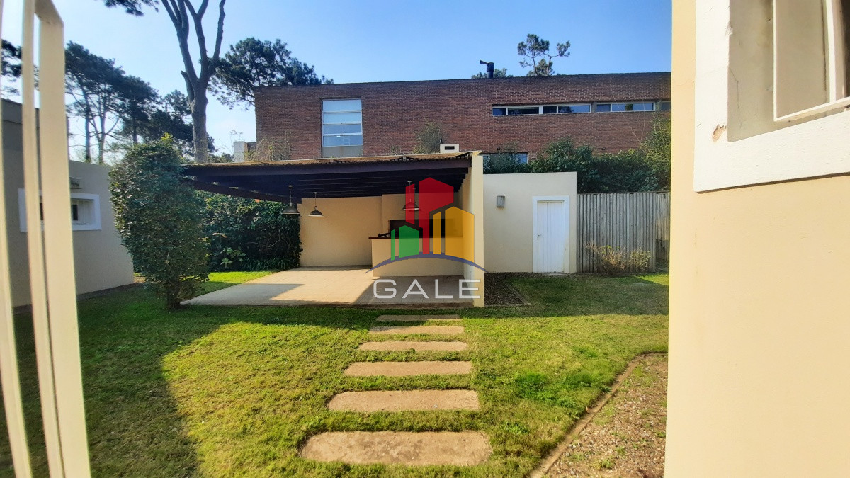 Casa ID.3970 - Exclusiva casa de 4 dormitorios con piscina en Punta del Este
