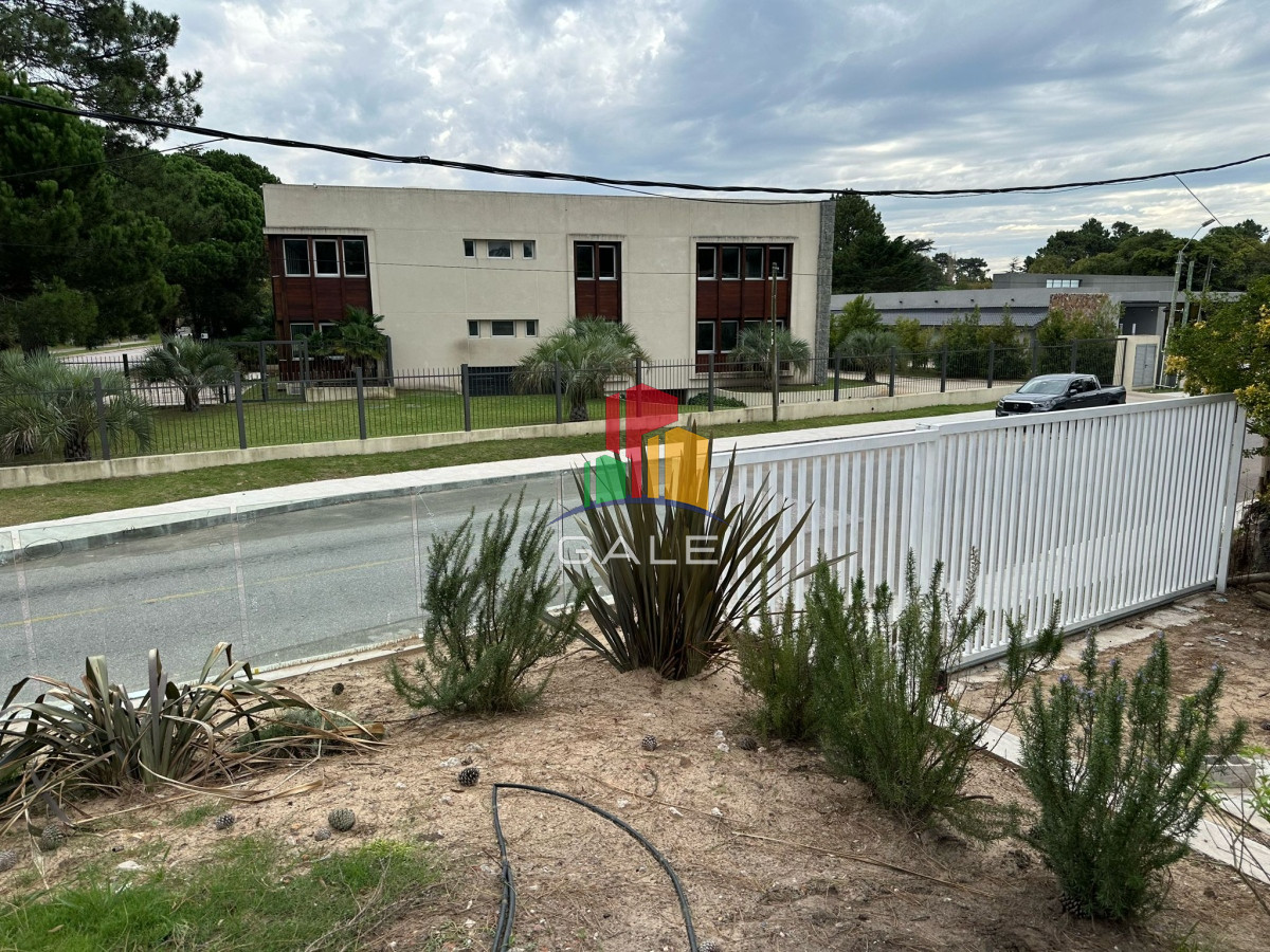 Casa ID.4738 - Casa ideal para clinica privada, zona comercial, Punta del Este