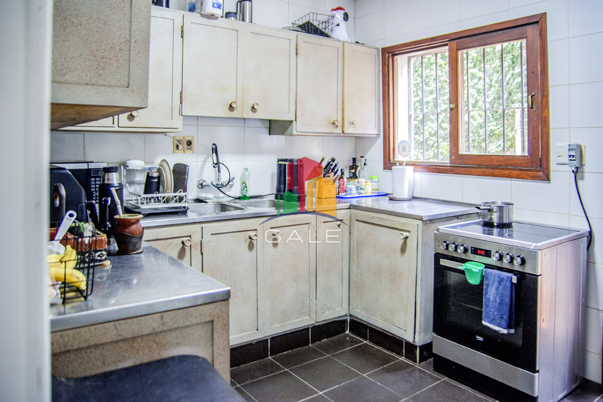 Casa ID.4559 - Excelente chalet de 5 dormitorios en venta a pasos de Playa Mansa Punta del Este