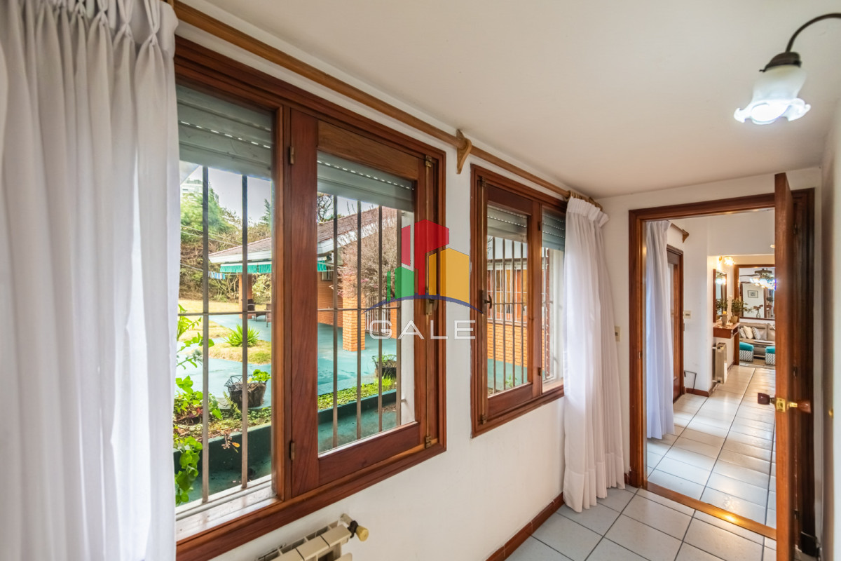 Casa ID.4729 - Vendemos espectacular casa de 4 dormitorios en Playa Mansa, Punta del este