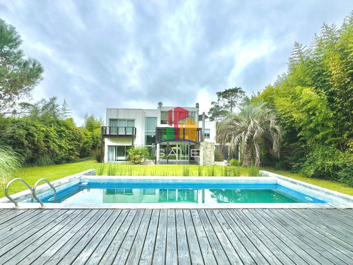 Casa ID.4730 - En venta casa de 5 dormitorios en San Rafael, con piscina 