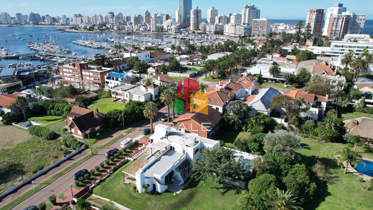 Casa ID.4731 - Chalet en venta con vista al mar en casco histórico de la Península. 