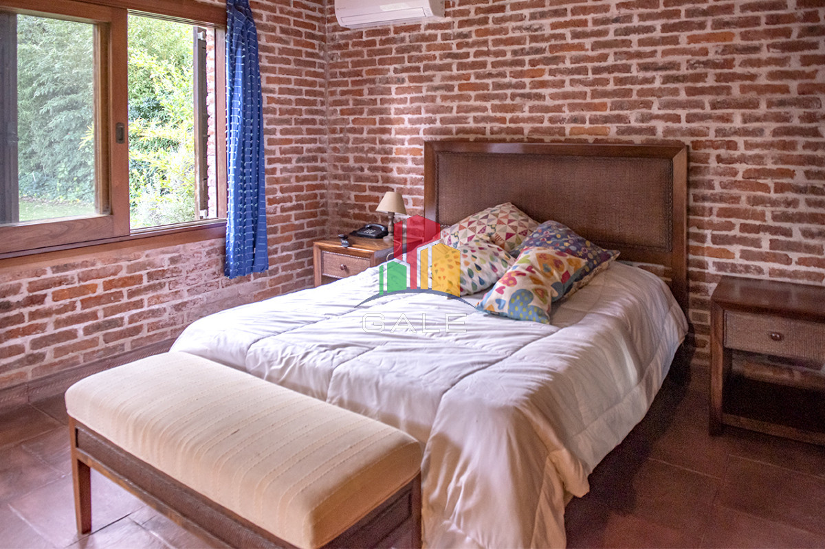 Casa ID.3723 - Vende casa de 4 dormitorios en Cantegirl, Punta del Este