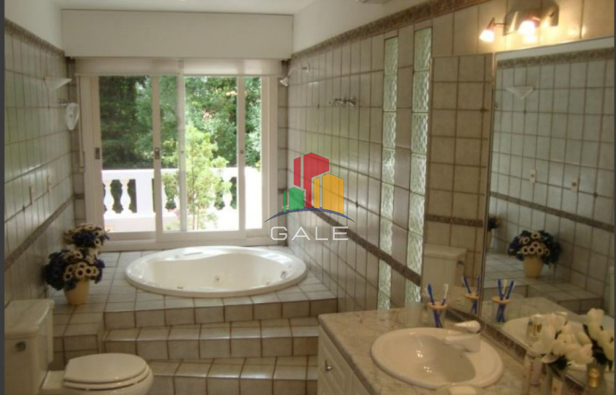 Casa ID.3743 - Hermosa casa en venta de 5 dormitorios.
