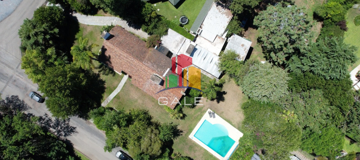 Casa ID.4735 - En venta casa en Barrio Golf, Punta del Este de 6 dormitorios.