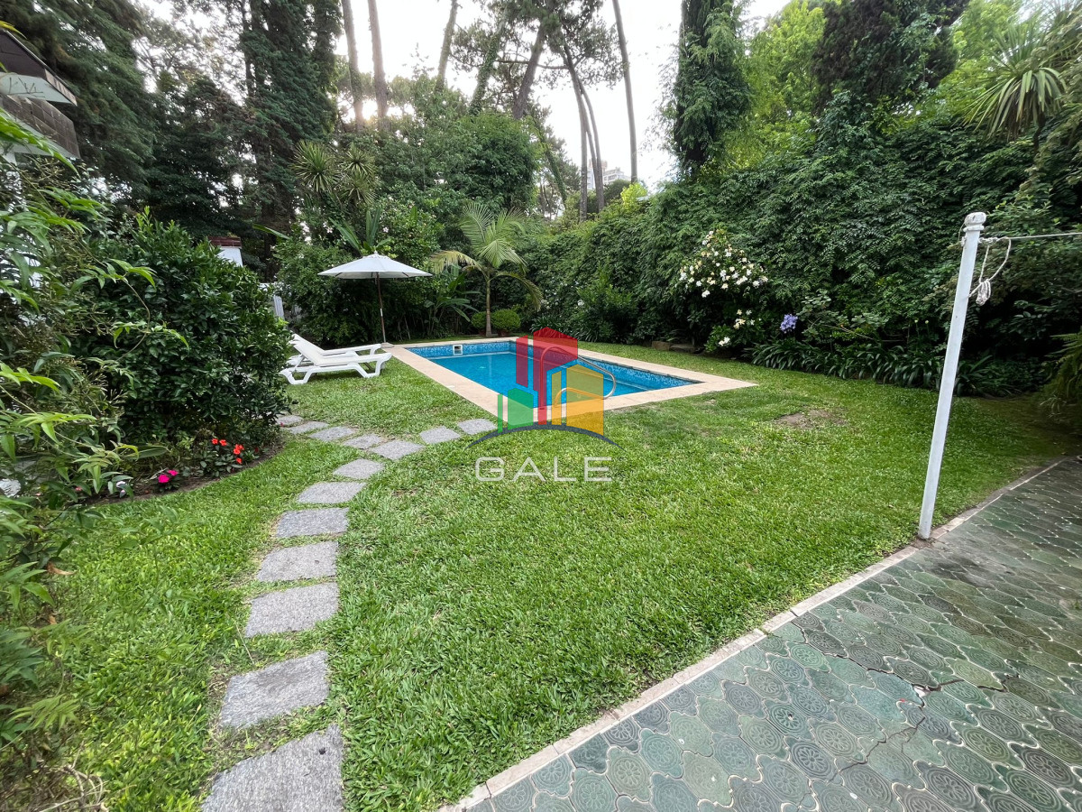 Casa ID.3730 - Hermosa Casa en venta de 4 dormitorios en Cantegril, Punta del este. 
