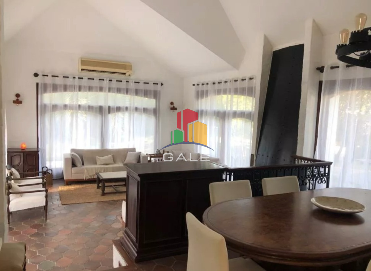 Casa ID.3961 - Vende espectacular casa en Lugano de 3 dormitorios, con piscina y parrillero.