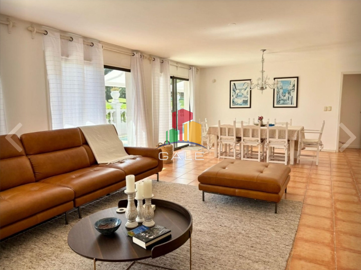 Casa ID.4737 - Vende casa de 4 dormitorios en Golf, Punta del Este con piscina