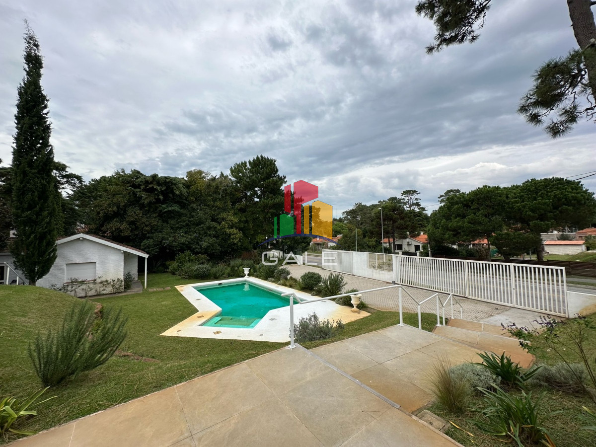 Casa ID.4738 - Casa ideal para clinica privada, zona comercial, Punta del Este