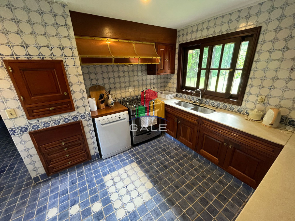 Casa ID.4736 - Hermosa mansión en Golf de 6 dormitorios , Punta del Este