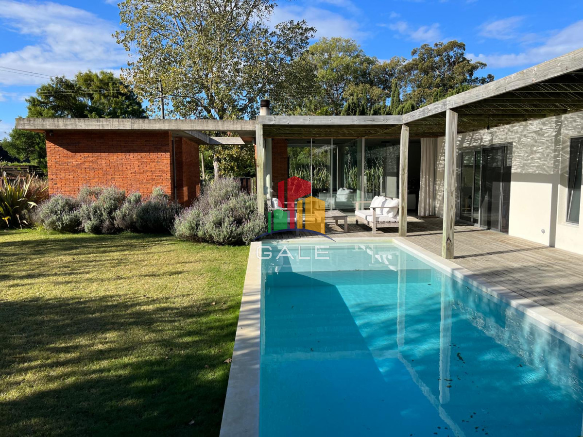 Casa ID.3965 - Casa en venta de 3 dormitorios en Punta del Este.