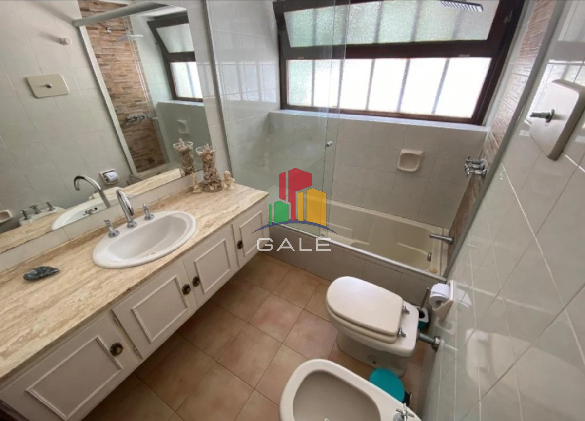 Casa ID.4734 - En venta casa de 5 dormitorios, con piscina, parrillero y jardin en Lugano,Punta del Este