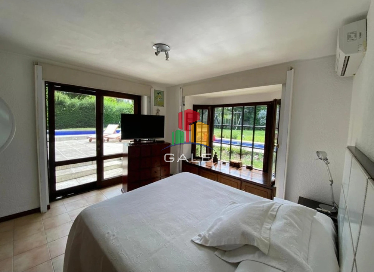 Casa ID.4734 - En venta casa de 5 dormitorios, con piscina, parrillero y jardin en Lugano,Punta del Este