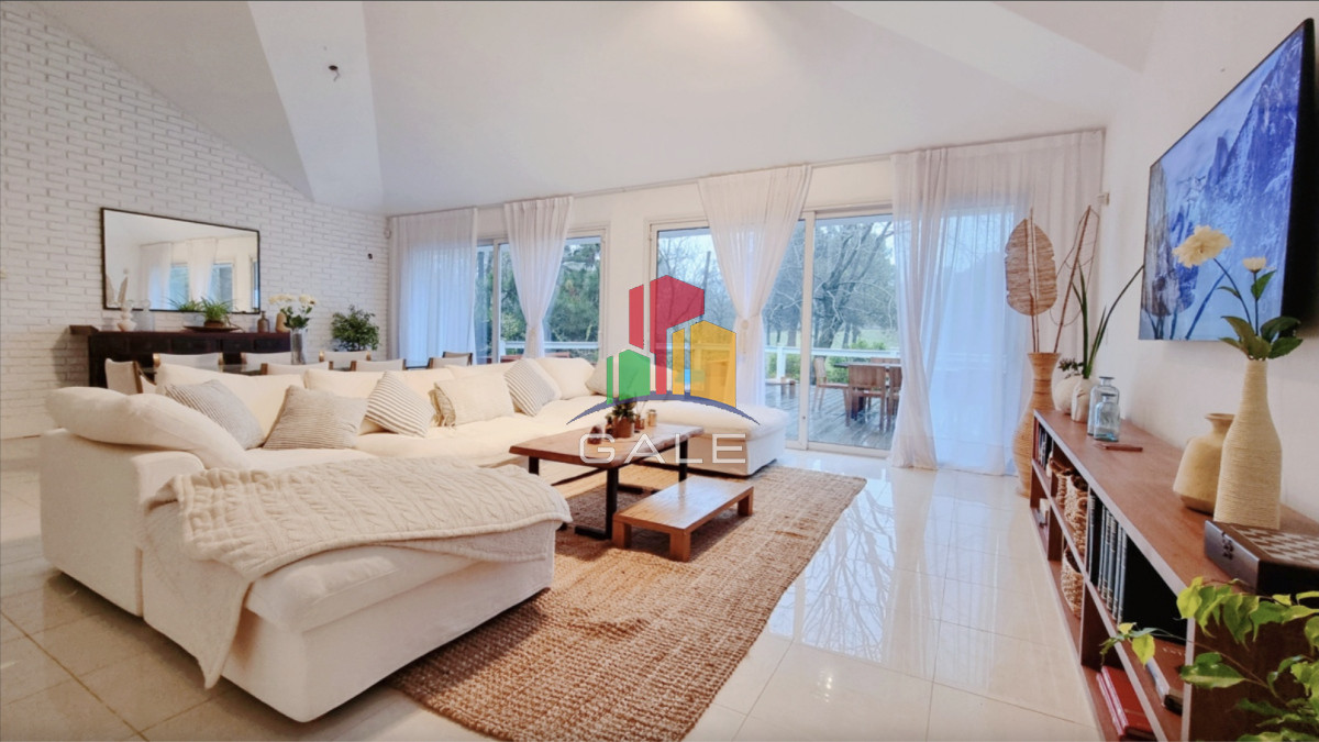 Casa ID.4728 - En venta espectacular casa de 5 dormitorios en Golf, Punta del Este