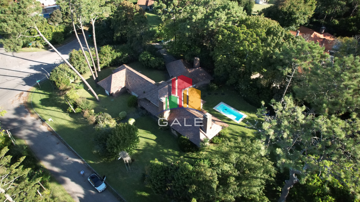 Casa ID.4736 - Hermosa mansión en Golf de 6 dormitorios , Punta del Este