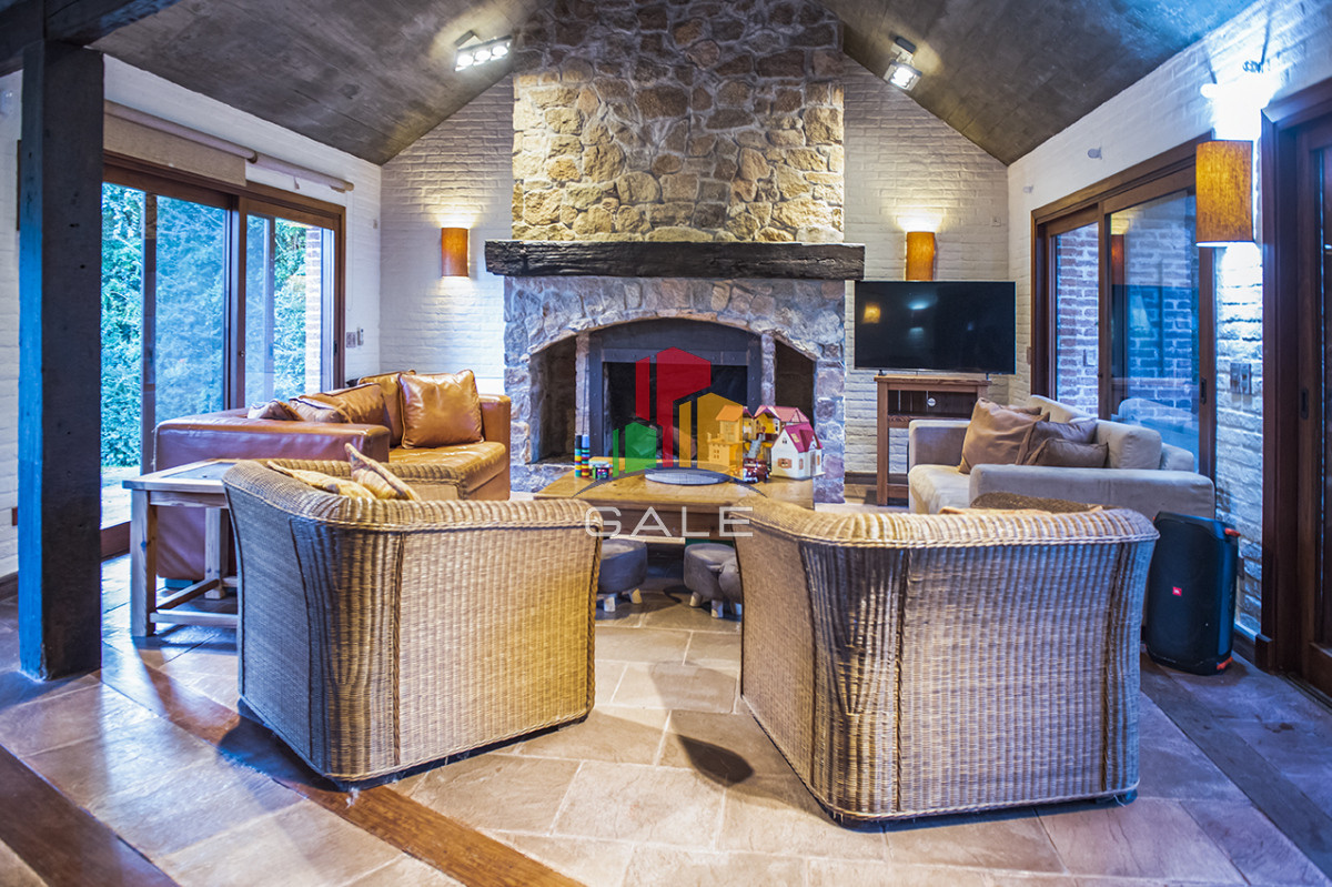 Casa ID.3723 - Vende casa de 4 dormitorios en Cantegirl, Punta del Este