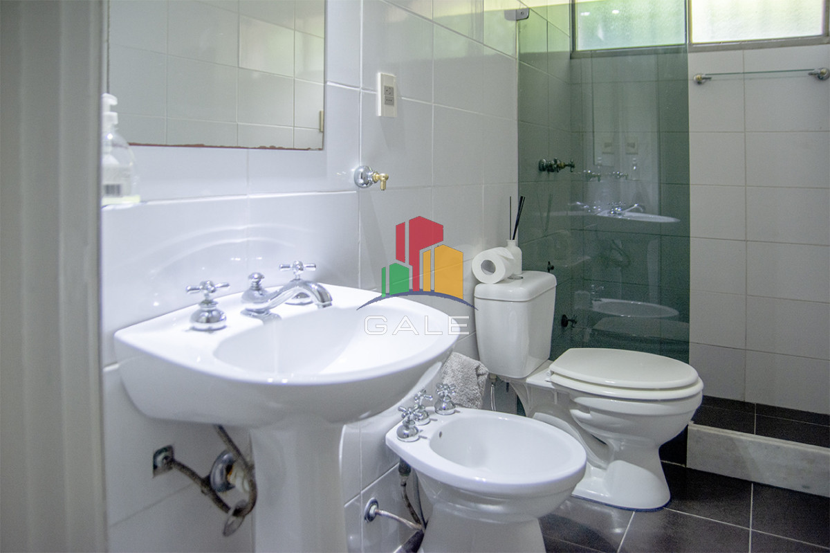 Casa ID.4559 - Excelente chalet de 5 dormitorios en venta a pasos de Playa Mansa Punta del Este