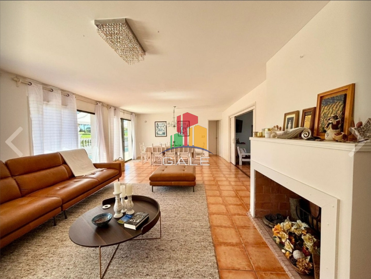Casa ID.4737 - Vende casa de 4 dormitorios en Golf, Punta del Este con piscina