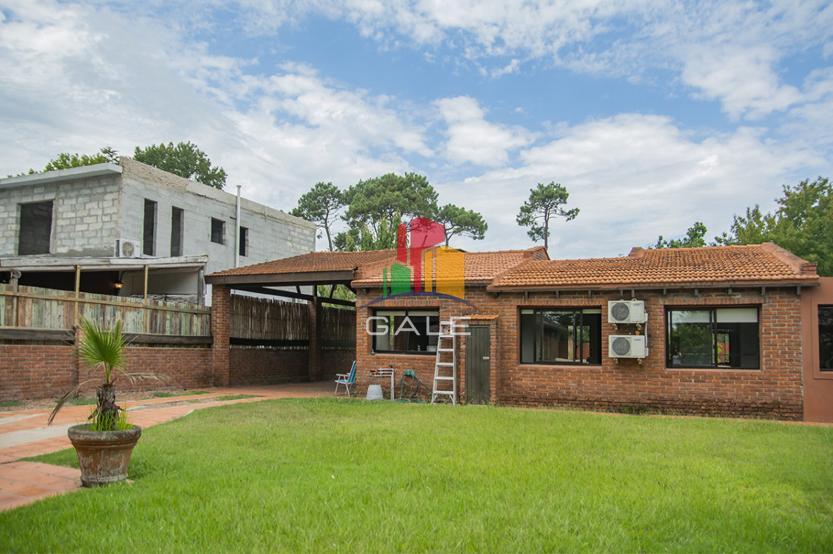 Casa ID.4564 - En venta casa de 3 Dormitorios en Jardines de Córdoba con Barbacoa 