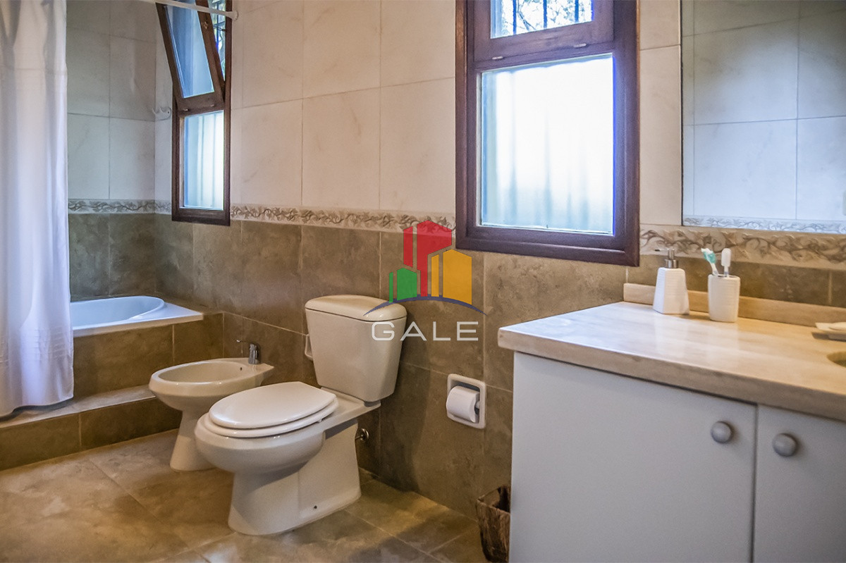 Casa ID.810 - Casa de gran tamaño ubicada en zona del Golf.