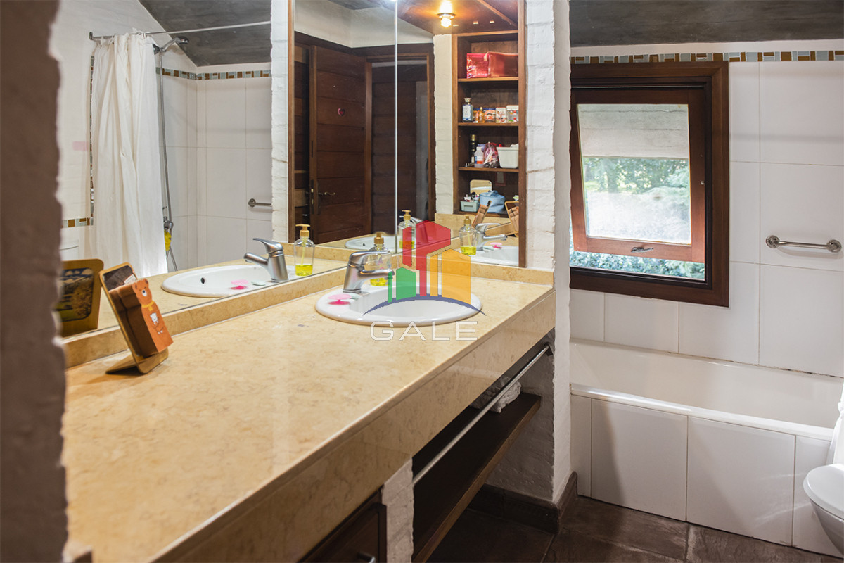 Casa ID.3723 - Vende casa de 4 dormitorios en Cantegirl, Punta del Este
