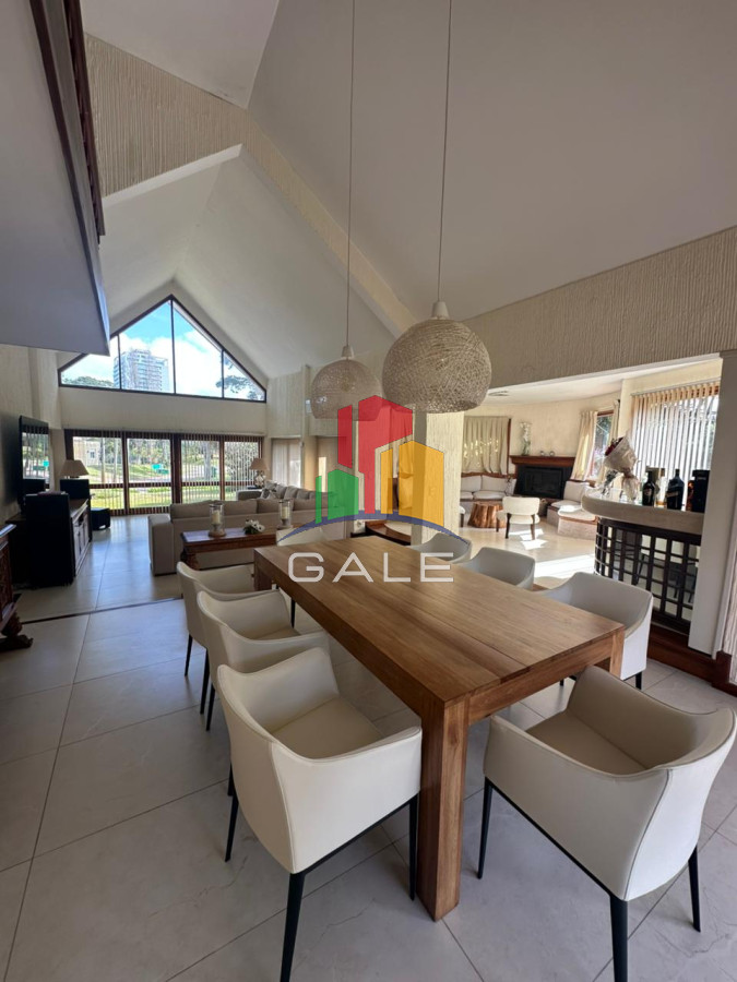 Casa ID.3740 - Hermosa casa en venta en Punta del Este
