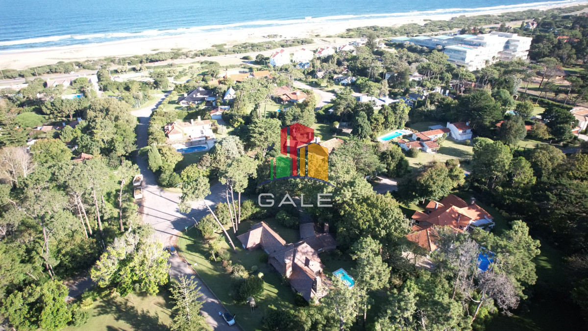 Casa ID.4736 - Hermosa mansión en Golf de 6 dormitorios , Punta del Este