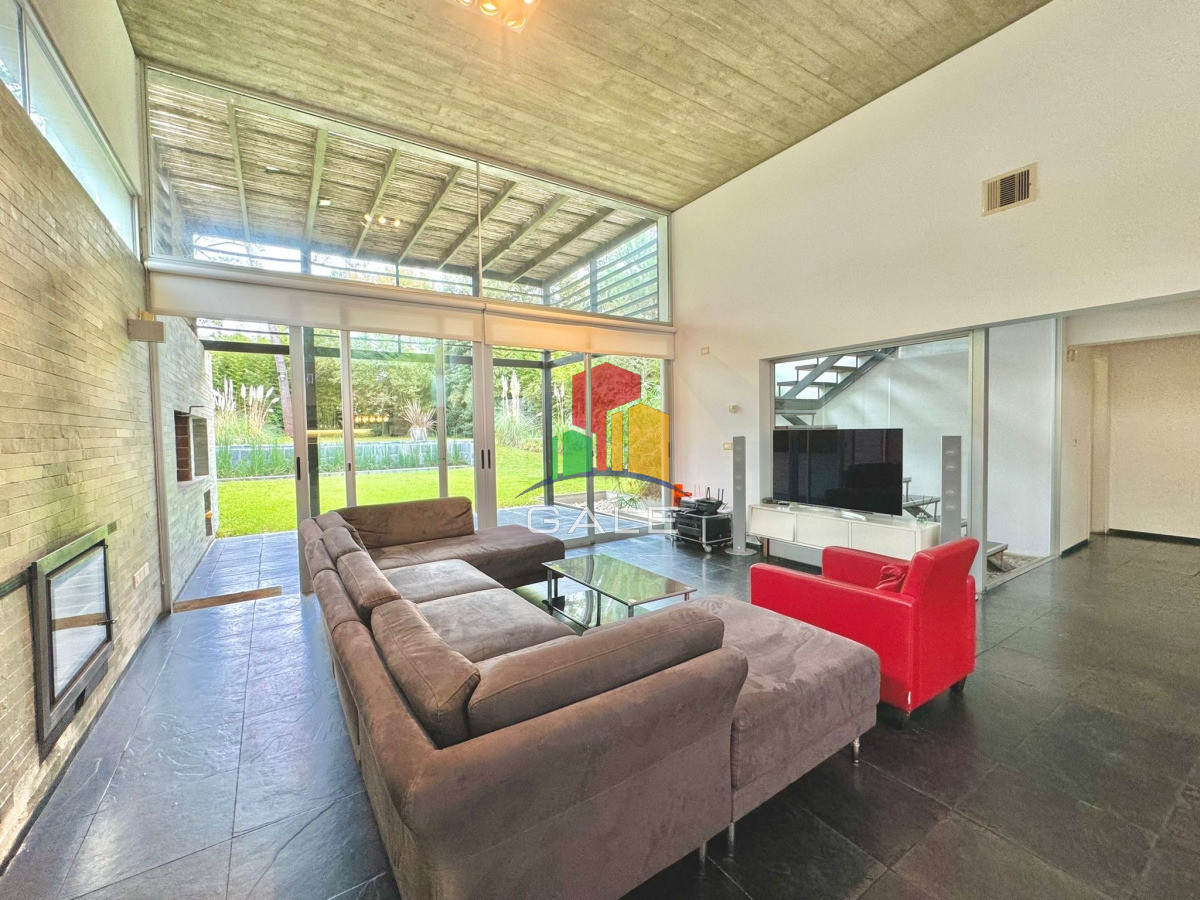 Casa ID.4730 - En venta casa de 5 dormitorios en San Rafael, con piscina 