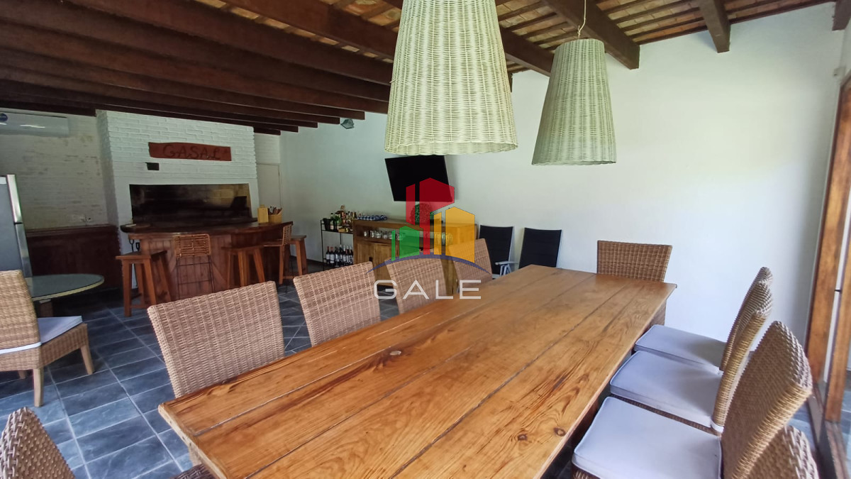 Casa ID.3733 - Vende gran casa para vivir todo el año, de 3 dormitorios en Punta del Este 