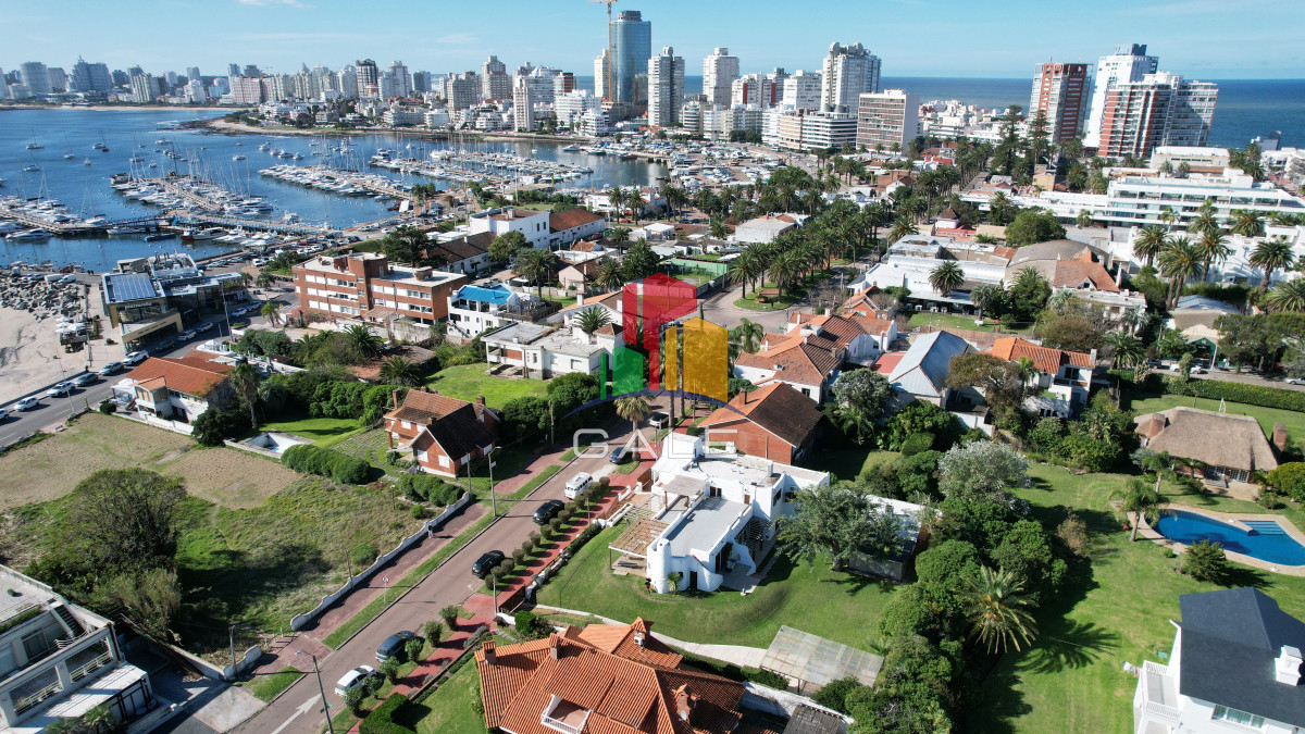 Casa ID.4731 - Chalet en venta con vista al mar en casco histórico de la Península. 