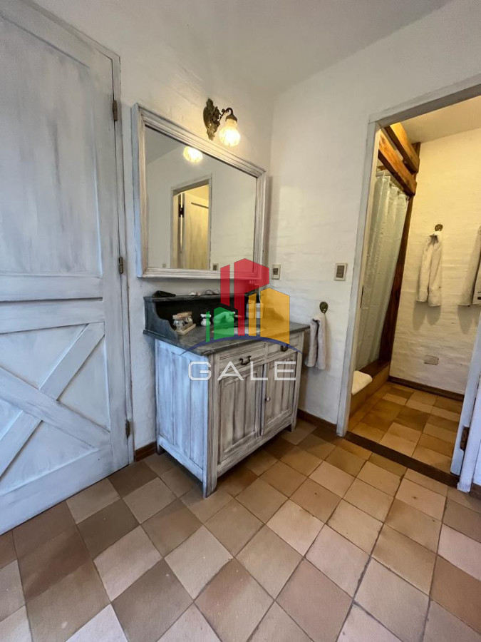 Casa ID.3967 - Vende casa de 4 dormitorios en Pinares, Punta del Este
