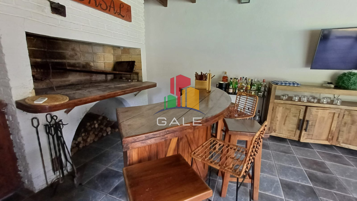 Casa ID.3733 - Vende gran casa para vivir todo el año, de 3 dormitorios en Punta del Este 