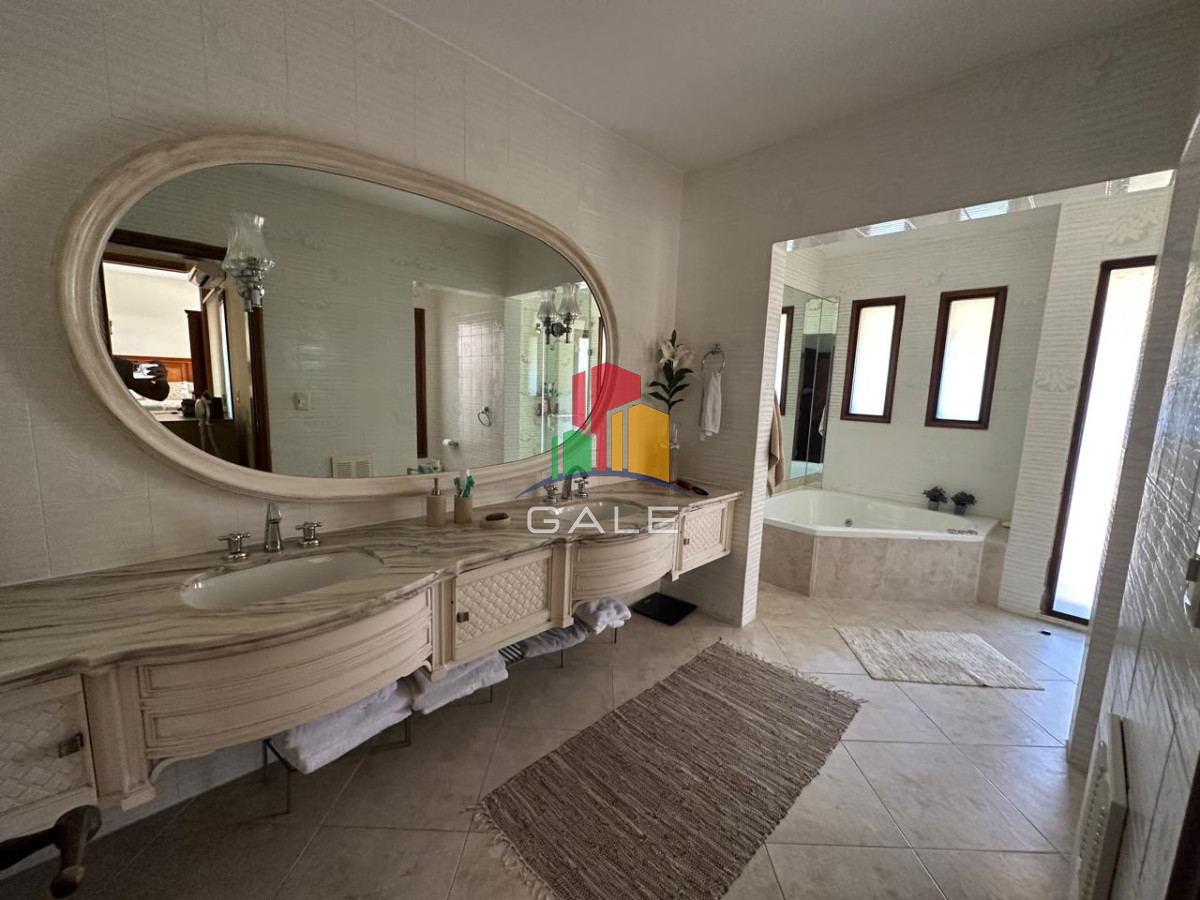 Casa ID.3740 - Hermosa casa en venta en Punta del Este