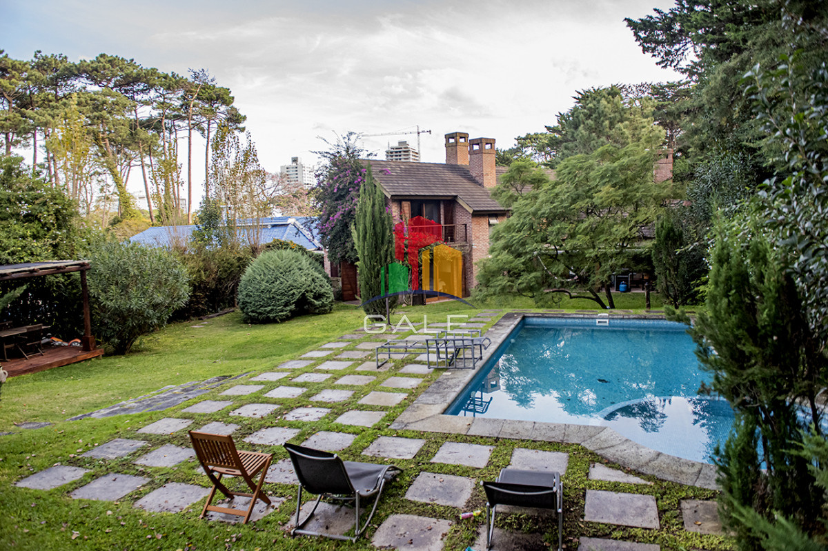 Casa ID.3723 - Vende casa de 4 dormitorios en Cantegirl, Punta del Este