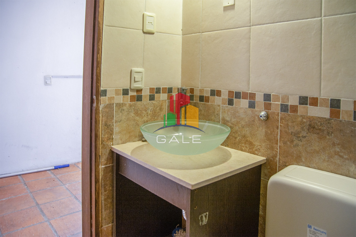 Casa ID.4559 - Excelente chalet de 5 dormitorios en venta a pasos de Playa Mansa Punta del Este