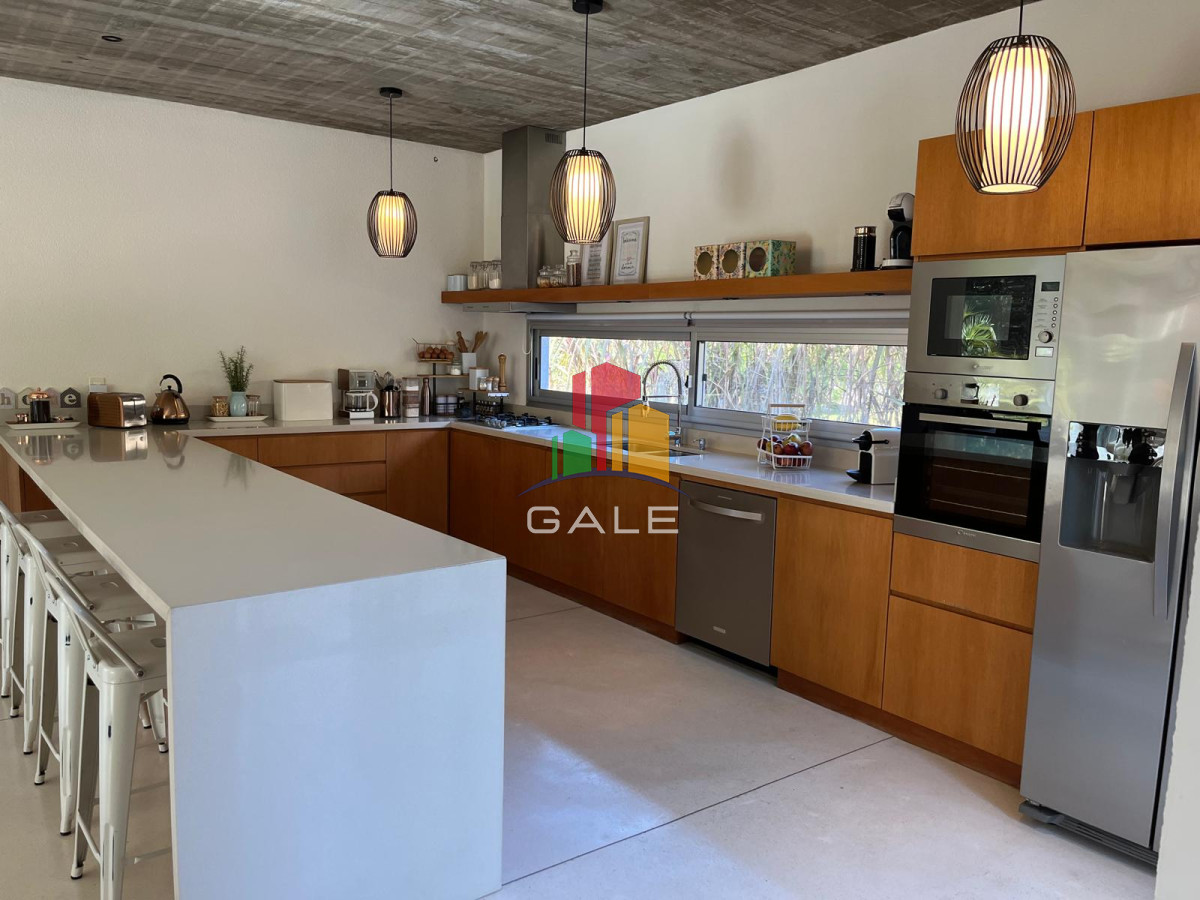 Casa ID.3965 - Casa en venta de 3 dormitorios en Punta del Este.