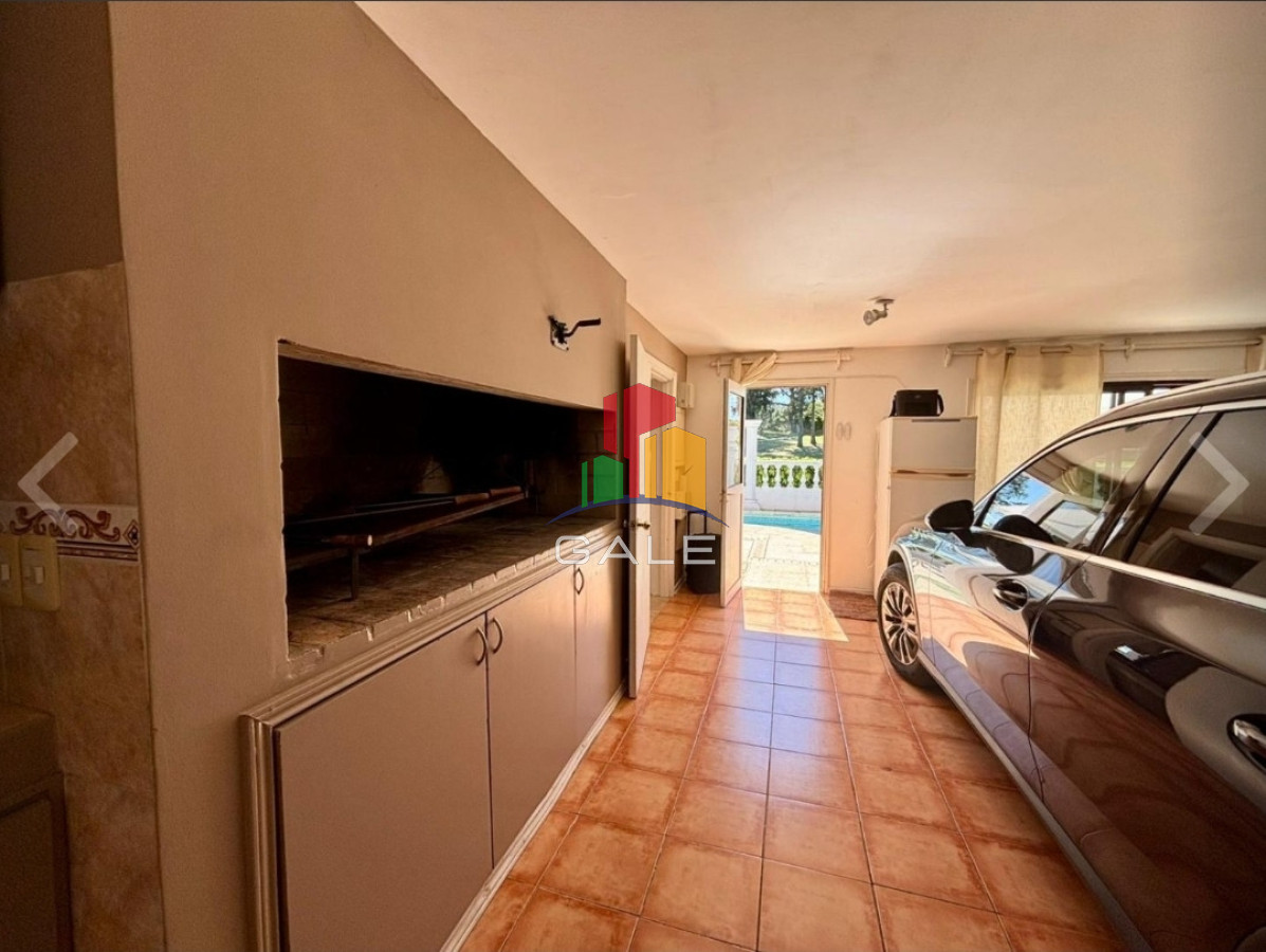 Casa ID.4737 - Vende casa de 4 dormitorios en Golf, Punta del Este con piscina