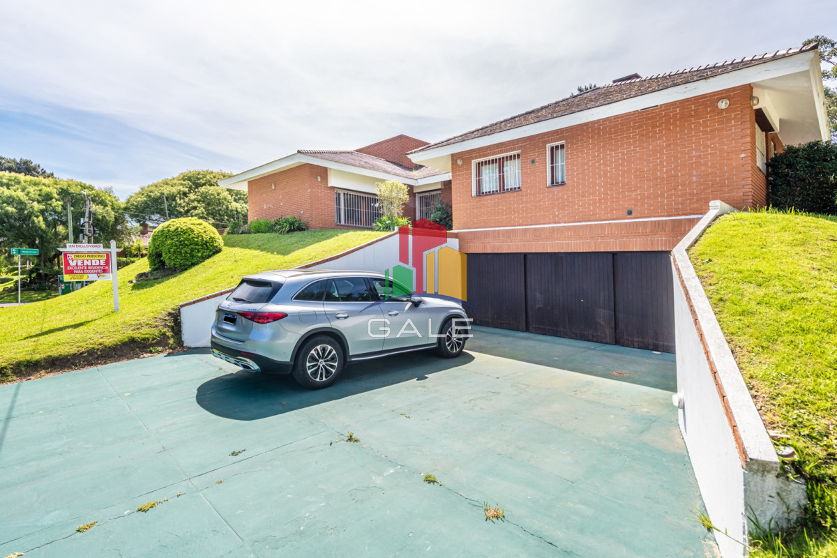 Casa ID.4729 - Vendemos espectacular casa de 4 dormitorios en Playa Mansa, Punta del este