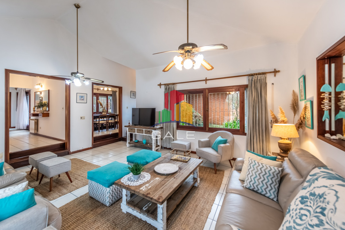 Casa ID.4729 - Vendemos espectacular casa de 4 dormitorios en Playa Mansa, Punta del este