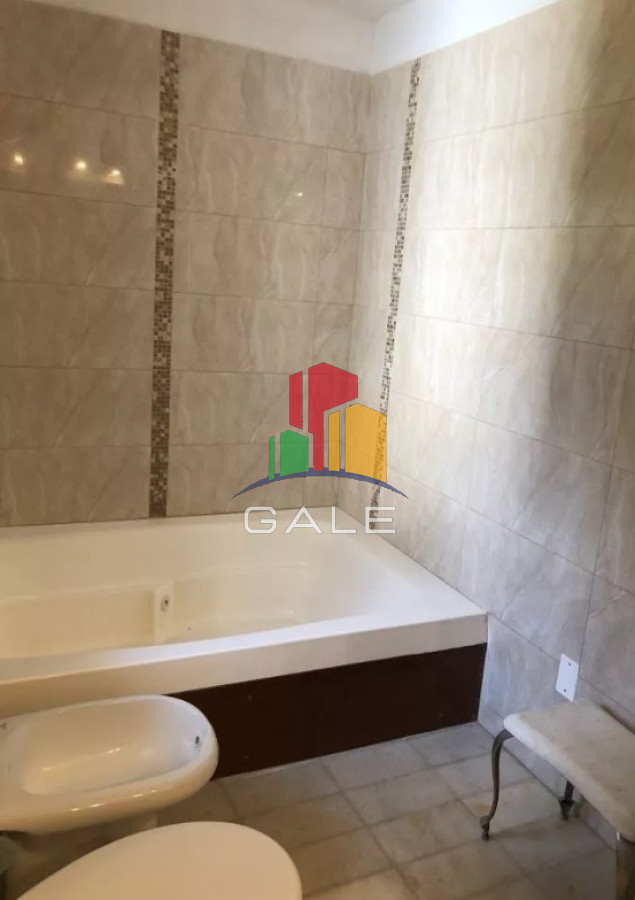Casa ID.3961 - Vende espectacular casa en Lugano de 3 dormitorios, con piscina y parrillero.