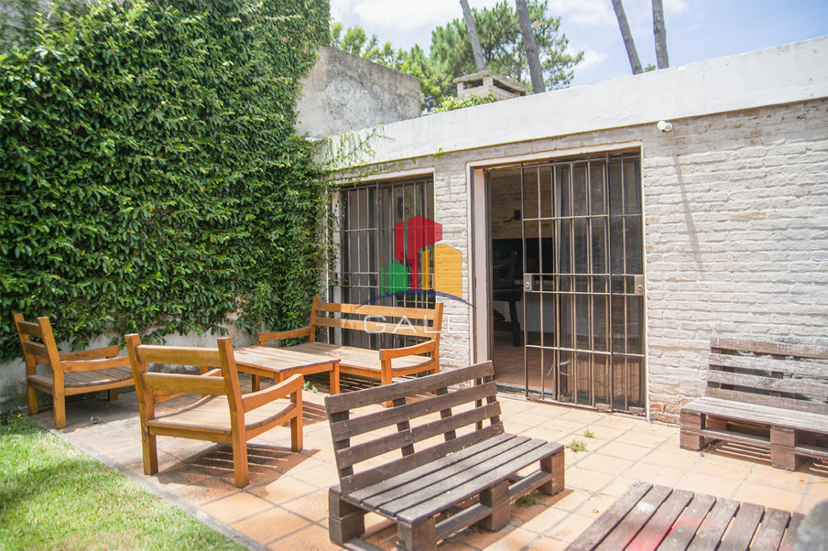 Casa ID.4559 - Excelente chalet de 5 dormitorios en venta a pasos de Playa Mansa Punta del Este