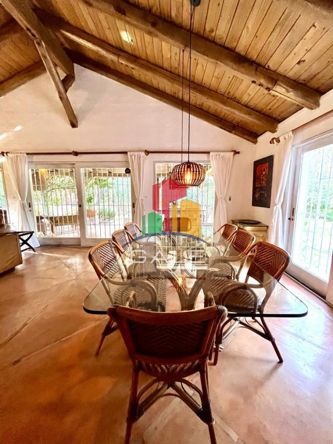 Casa ID.3967 - Vende casa de 4 dormitorios en Pinares, Punta del Este