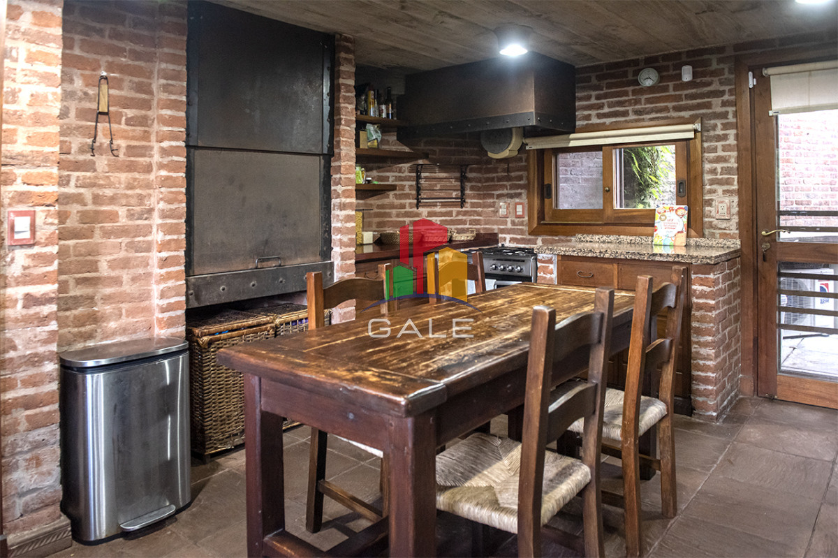 Casa ID.3723 - Vende casa de 4 dormitorios en Cantegirl, Punta del Este