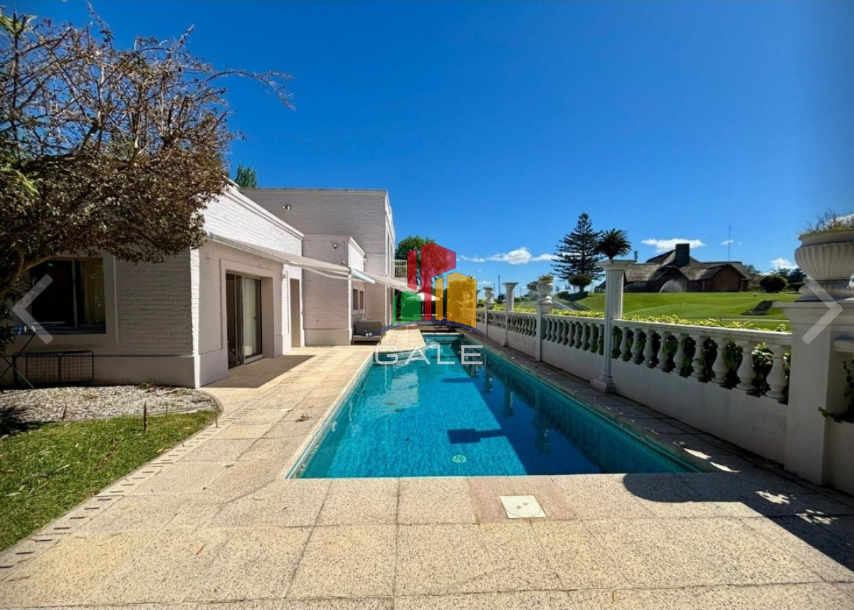 Casa ID.4737 - Vende casa de 4 dormitorios en Golf, Punta del Este con piscina
