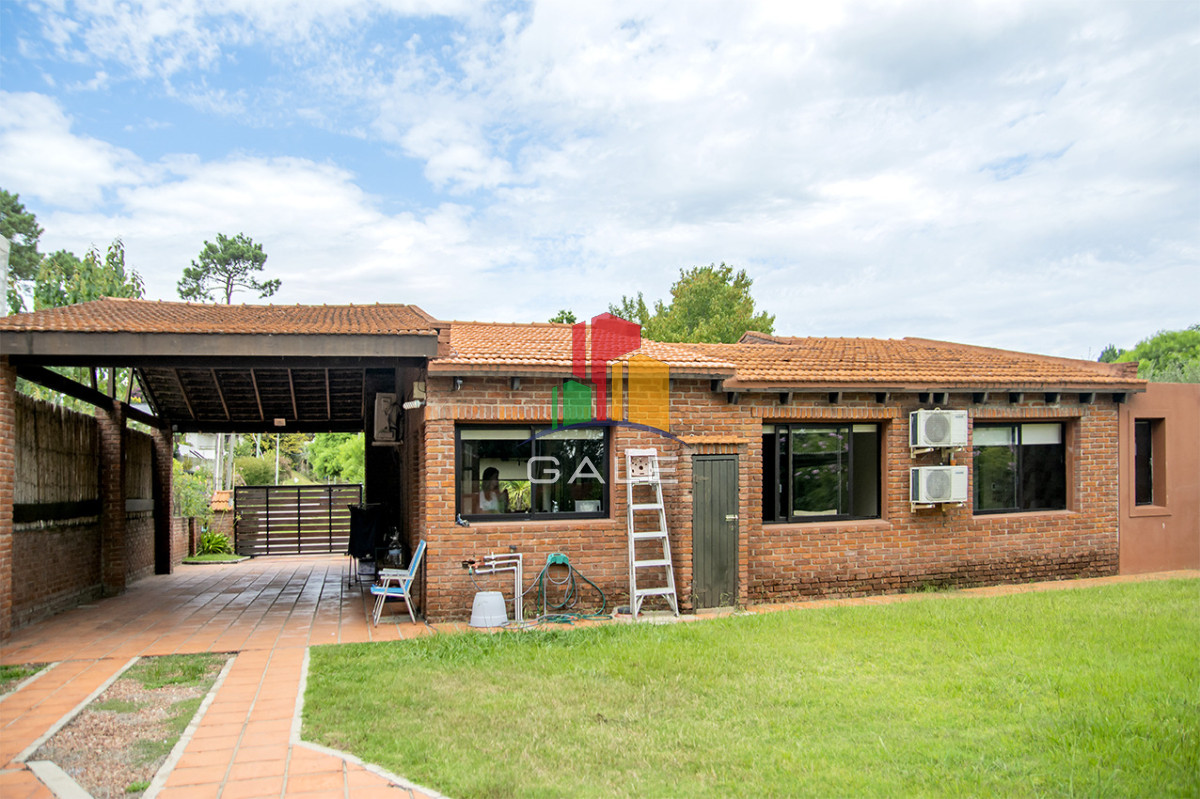 Casa ID.4564 - En venta casa de 3 Dormitorios en Jardines de Córdoba con Barbacoa 