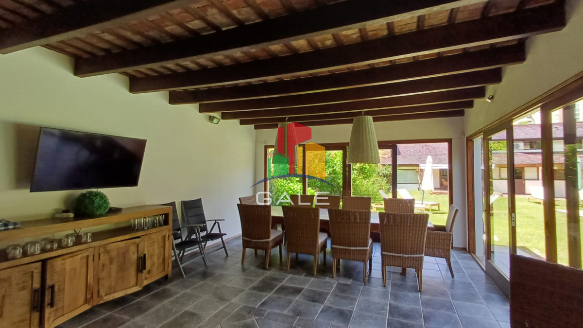 Casa ID.3733 - Vende gran casa para vivir todo el año, de 3 dormitorios en Punta del Este 