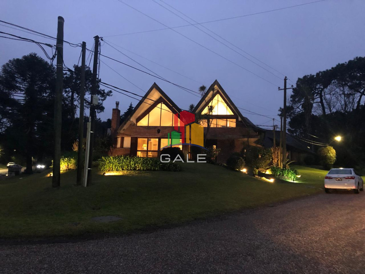 Casa ID.3740 - Hermosa casa en venta en Punta del Este