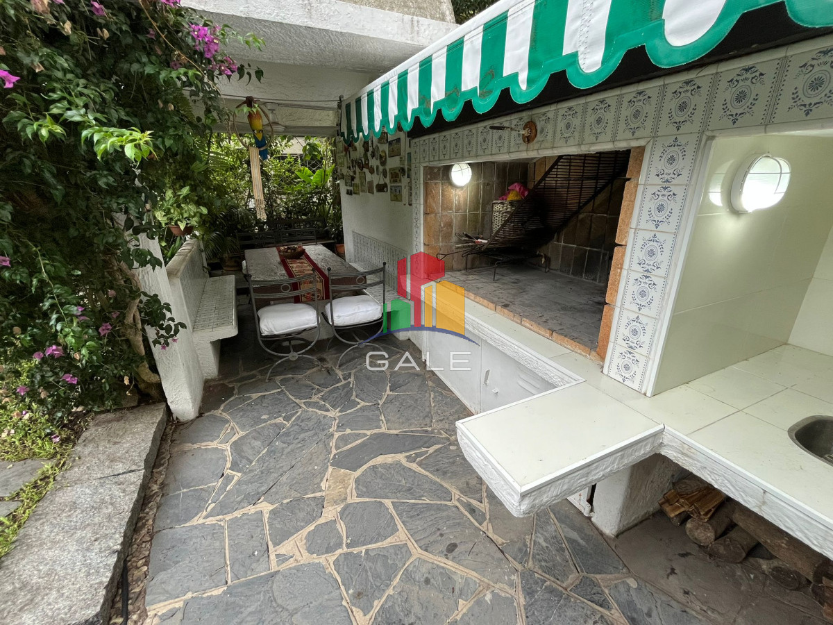 Casa ID.3730 - Hermosa Casa en venta de 4 dormitorios en Cantegril, Punta del este. 