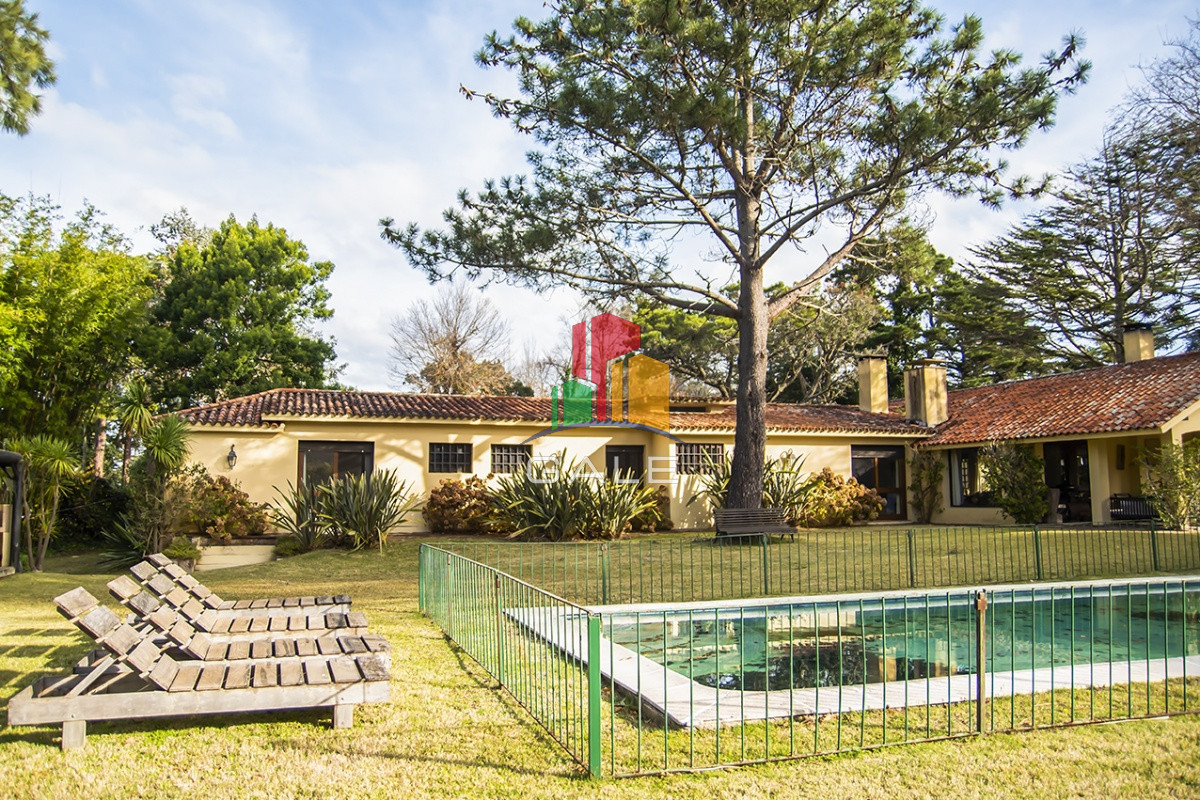 Casa ID.810 - Casa de gran tamaño ubicada en zona del Golf.